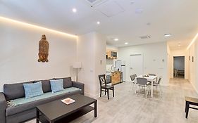 Apartamentos Catedral Palace by gaiarooms